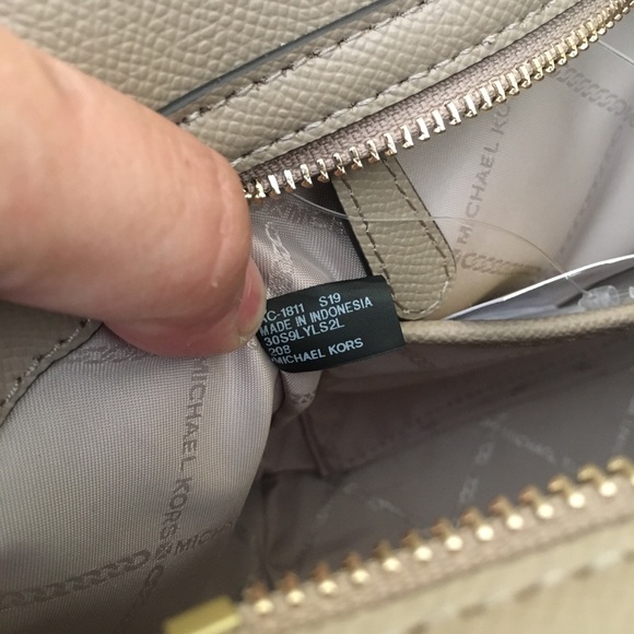 Price firm ❗️Michael kors medium Sylvia satchel - Picture 4 of 8